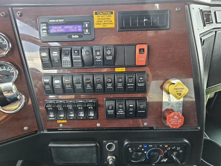 2019 Western Star 4900 | Photo 28 of 31