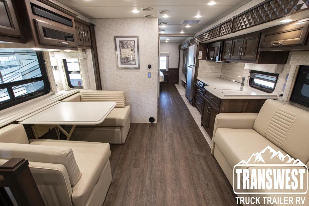 2023 Newmar Bay Star 3225 | Photo 2 of 14