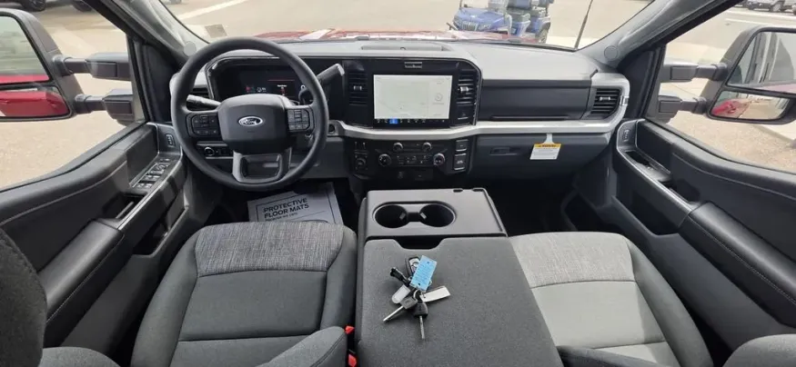 2026 Ford Super Duty F-250 | Photo 25 of 28