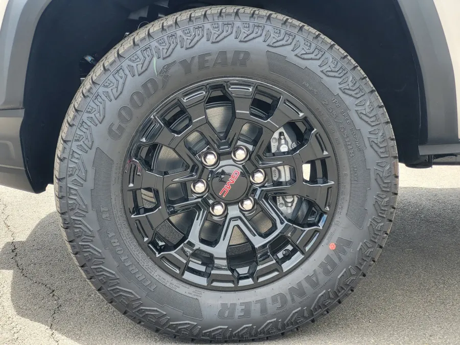2026 GMC Canyon 4WD Elevation | Photo 9 of 26