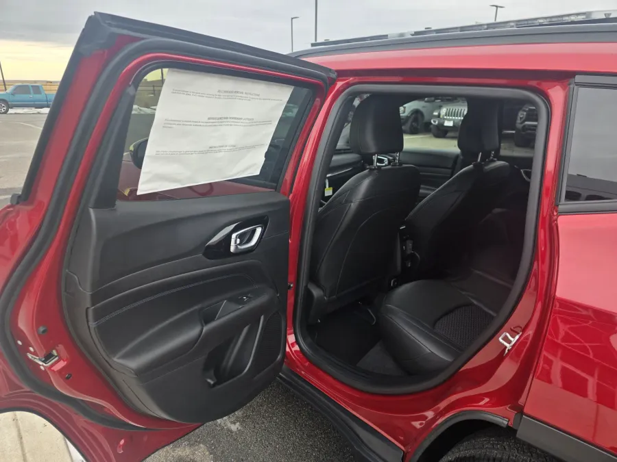 2026 Jeep Compass Latitude Altitude | Photo 10 of 24