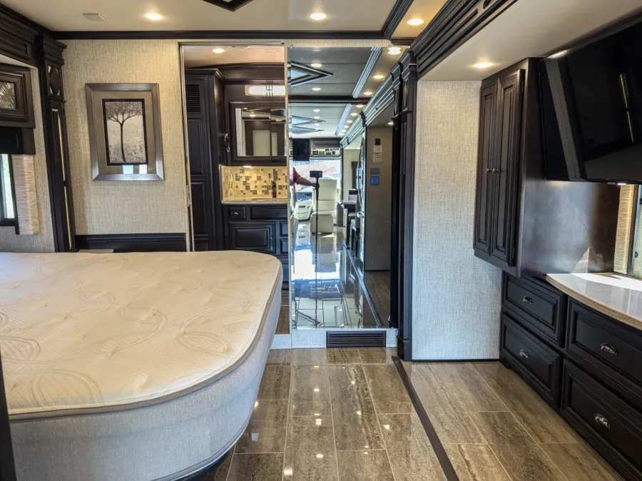 2020 Newmar Dutch Star 3709 | Photo 19 of 27