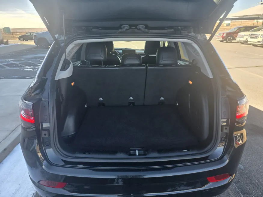 2022 Jeep Compass Limited | Photo 12 of 24