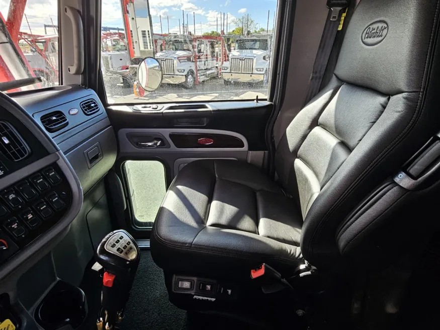 2020 Peterbilt 389 | Photo 24 of 30