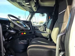 2025 Western Star 47X | Thumbnail Photo 13 of 19