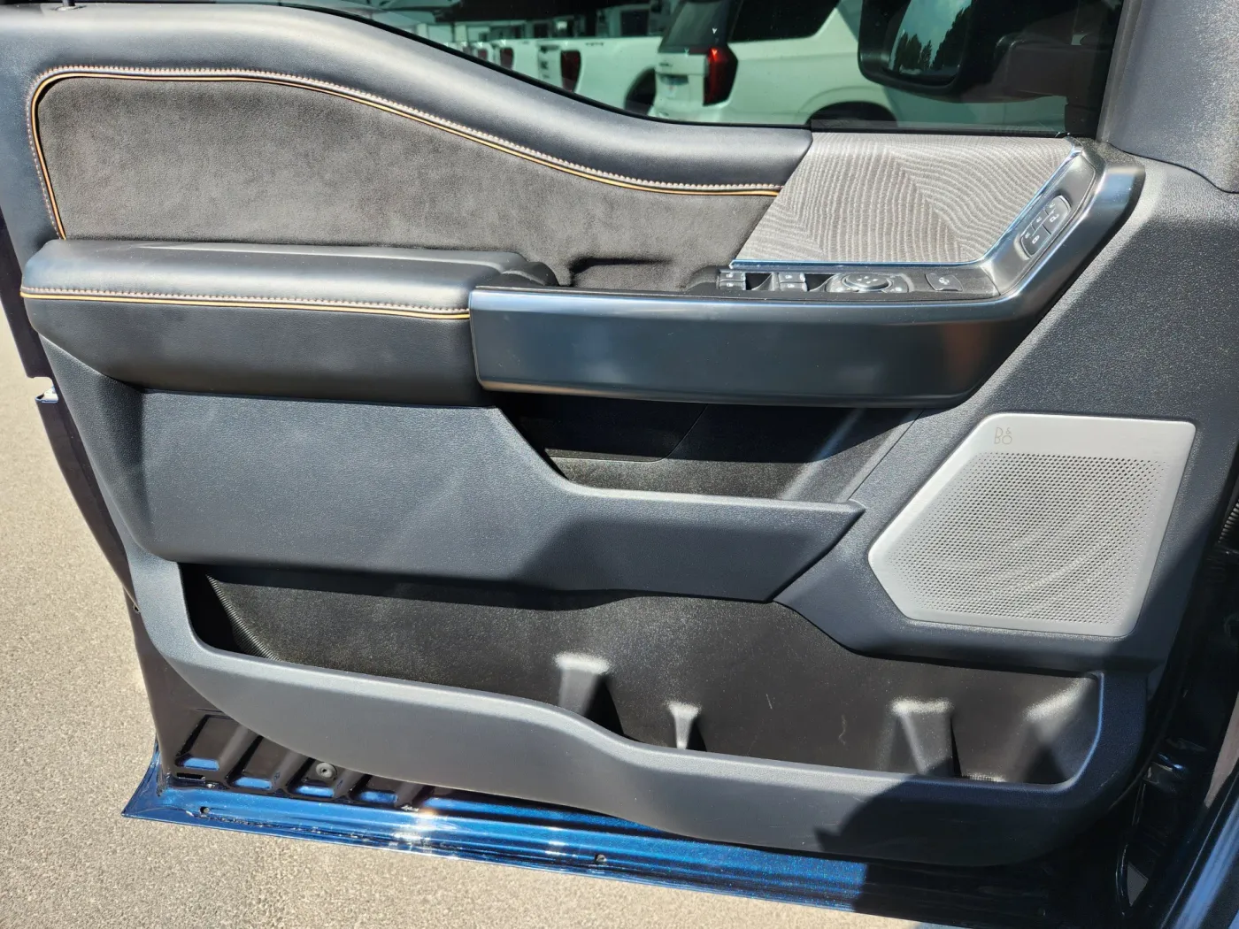 2024 Ford Super Duty F-350 SRW | Photo 5 of 33