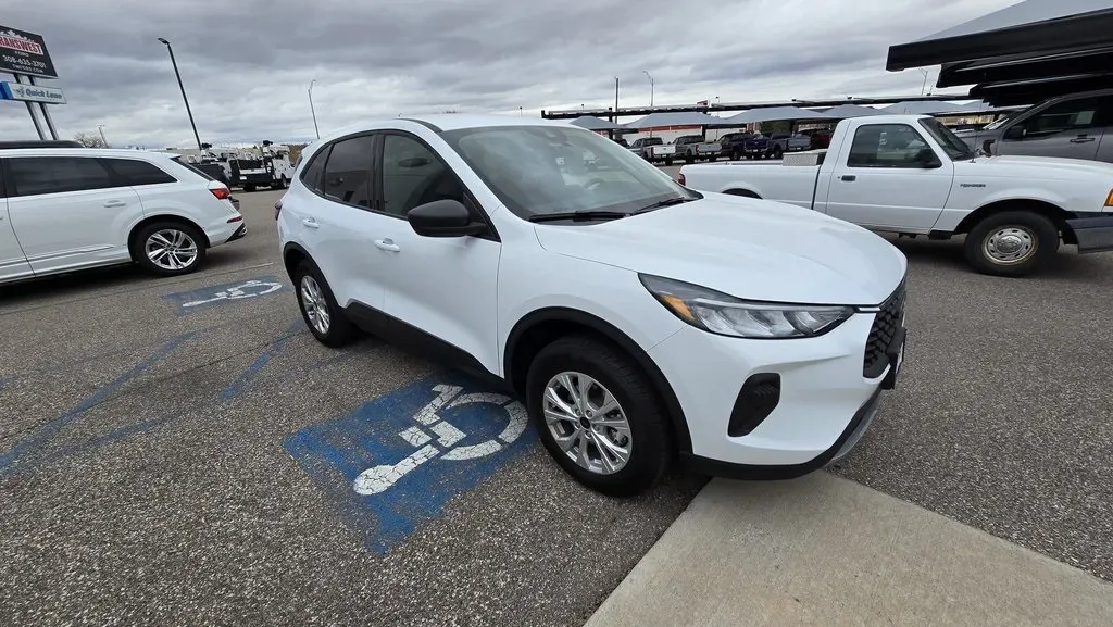 2026 Ford Escape | Photo 3 of 25