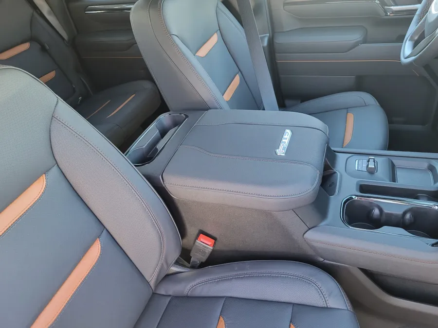 2026 GMC Sierra 2500HD AT4 | Photo 12 of 31