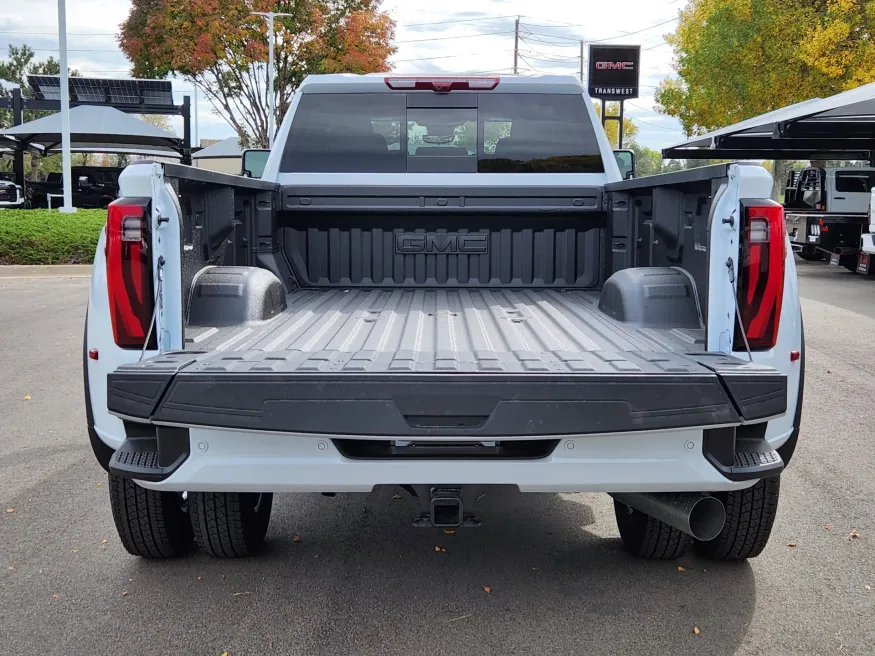 2026 GMC Sierra 3500HD Denali | Photo 15 of 31