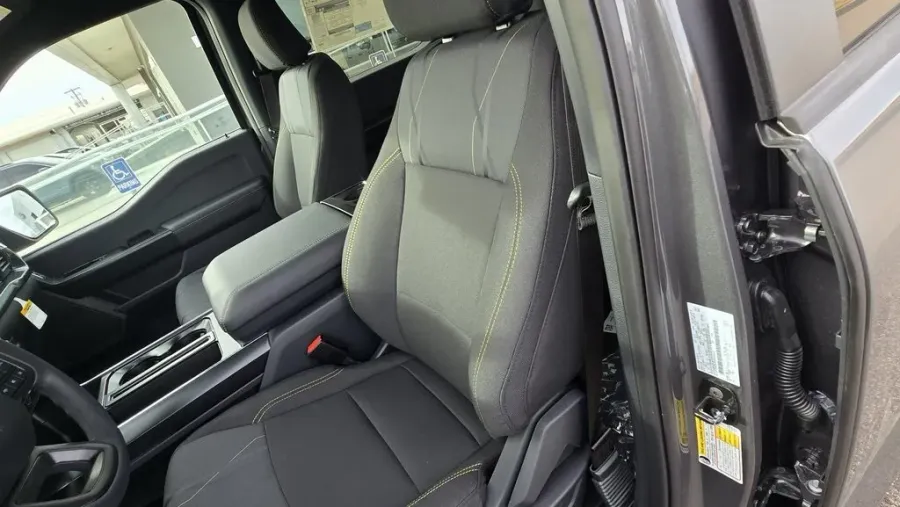 2025 Ford F-150 | Photo 14 of 30