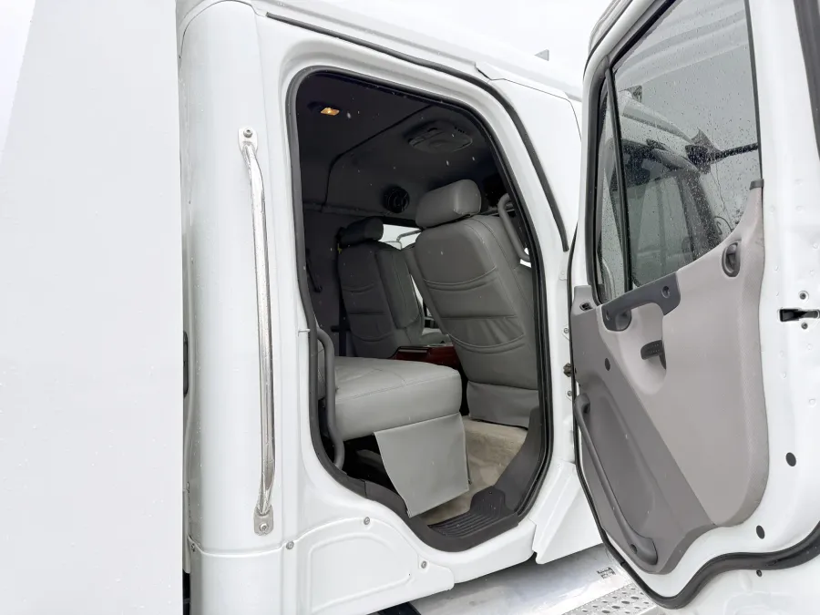 2011 Freightliner M2 112 | Photo 18 of 22