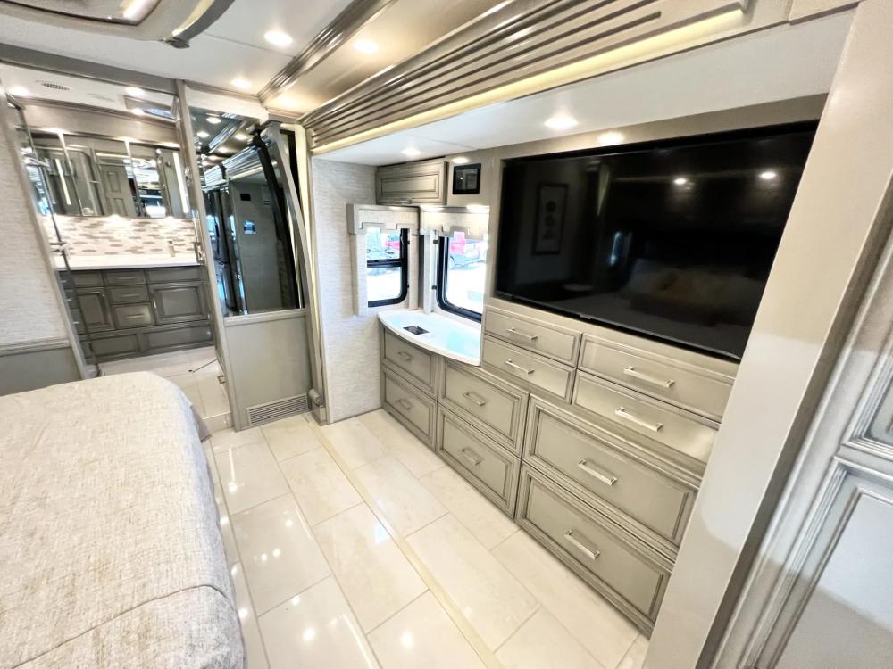 2023 Newmar London Aire 4569 | Photo 17 of 42