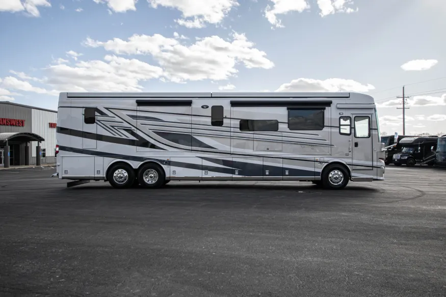 2026 Newmar London Aire 4551 | Photo 4 of 47