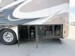 2016 Winnebago Journey 38P | Thumbnail Photo 27 of 30