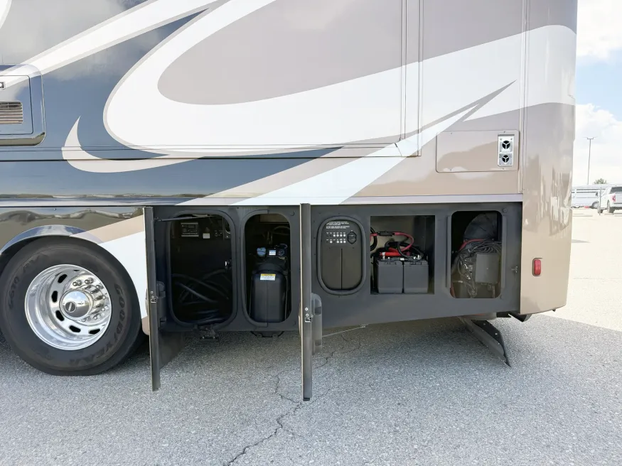 2016 Winnebago Journey 38P | Photo 27 of 30