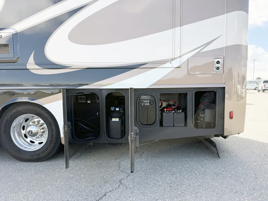 2016 Winnebago Journey 38P | Photo 27 of 30