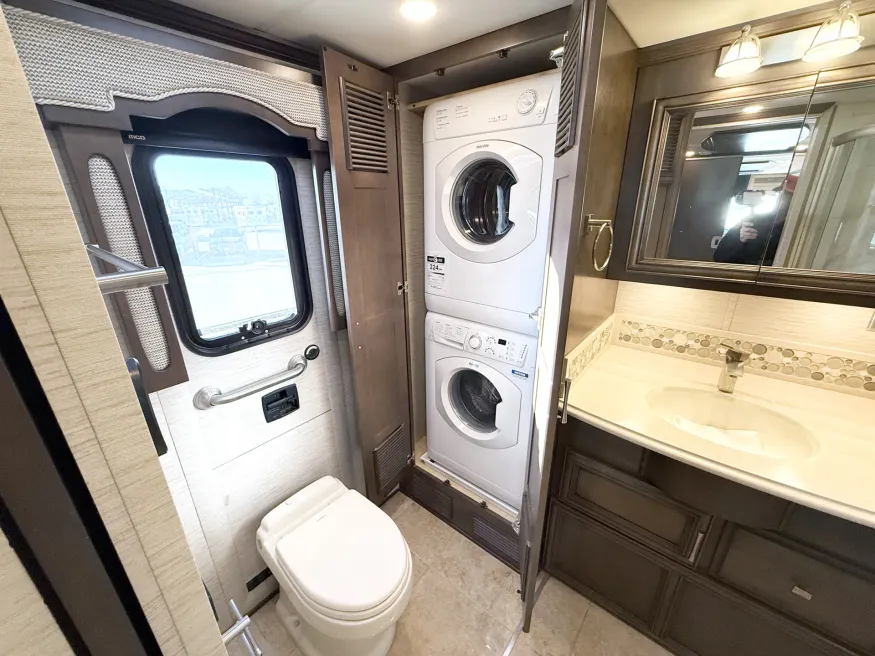2019 Newmar Ventana 4037 | Photo 17 of 31