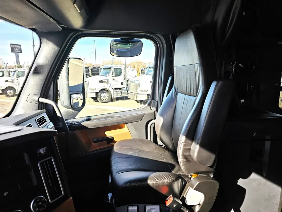 2024 Freightliner Cascadia | Photo 16 of 22