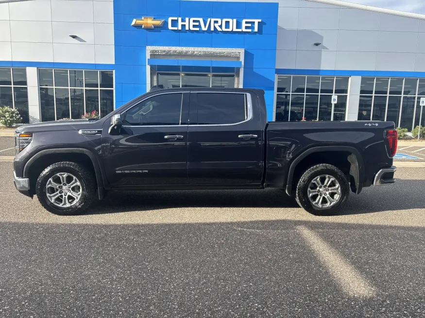 2024 GMC Sierra 1500 SLT | Photo 1 of 18