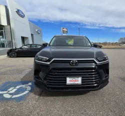 2024 Toyota Grand Highlander | Thumbnail Photo 2 of 26