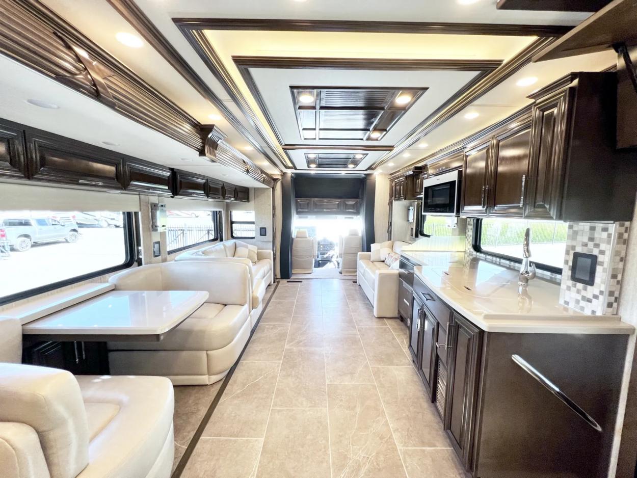 2023 Newmar Supreme Aire 4530 | Photo 7 of 36