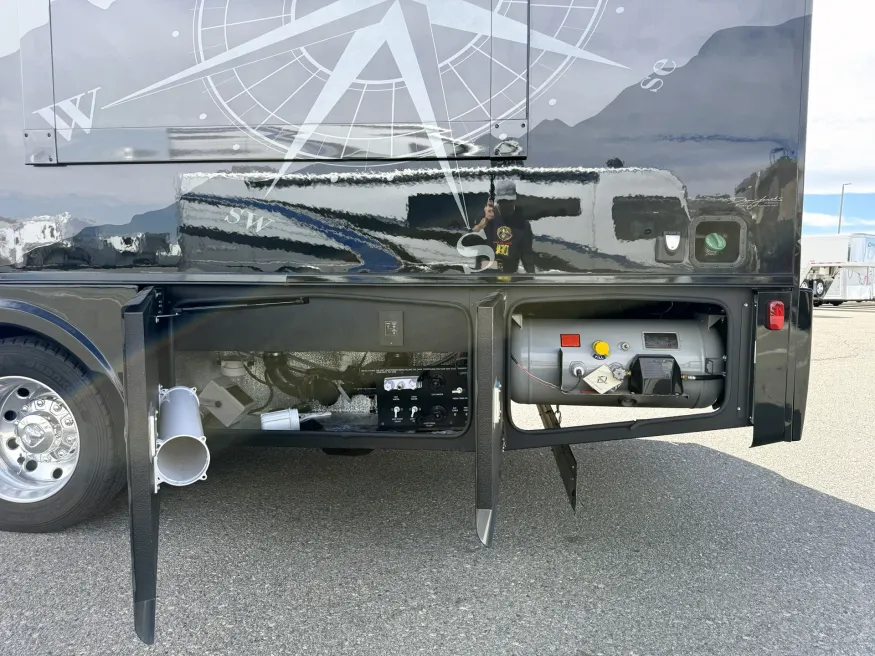 2025 Dynamax Isata 30FW | Photo 24 of 25