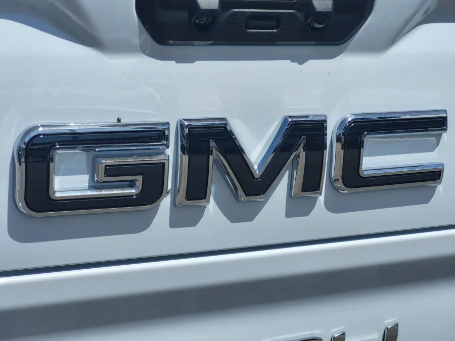 2026 GMC Sierra 1500 Denali Ultimate | Photo 10 of 26