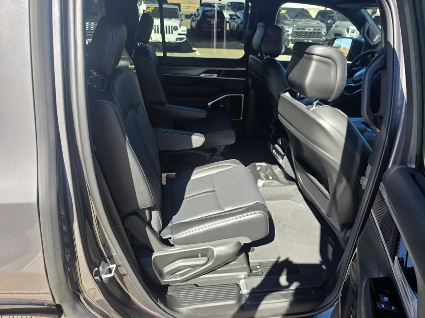 2026 Jeep Grand Wagoneer Limited Reserve | Photo 19 of 29