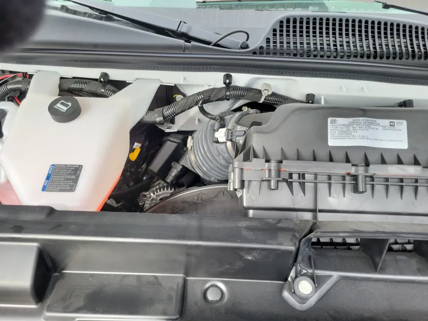 2025 GMC Savana Commercial Cutaway | Photo 17 of 20