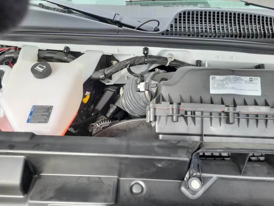 2025 GMC Savana Commercial Cutaway | Photo 17 of 20