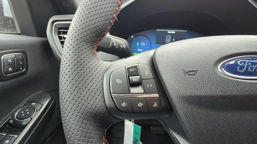 2026 Ford Escape Hybrid | Photo 18 of 32