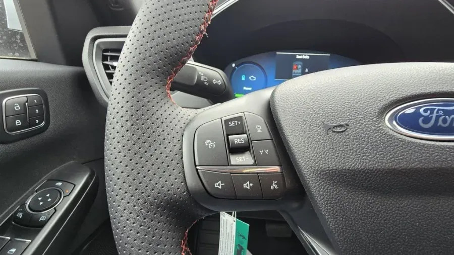 2026 Ford Escape Hybrid | Photo 18 of 32