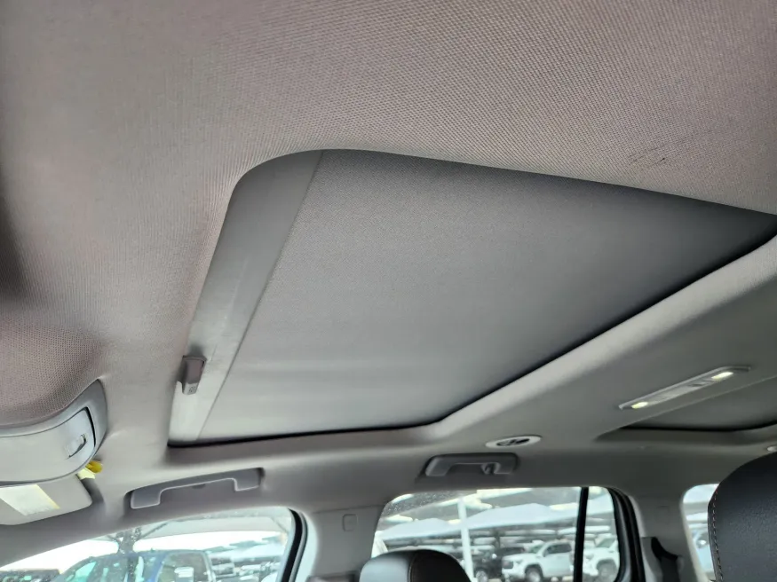 2023 GMC Acadia AT4 | Photo 17 of 27