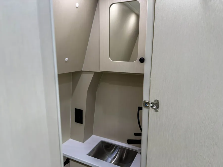 2026 Pleasure-way Ontour 2.2 AWD | Photo 18 of 21