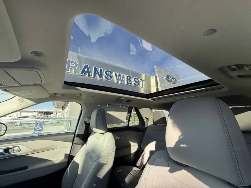 2026 Ford Explorer | Photo 22 of 27