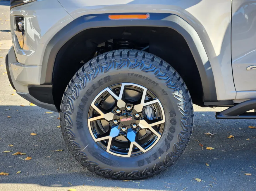 2026 GMC Canyon 4WD AT4X | Photo 19 of 29