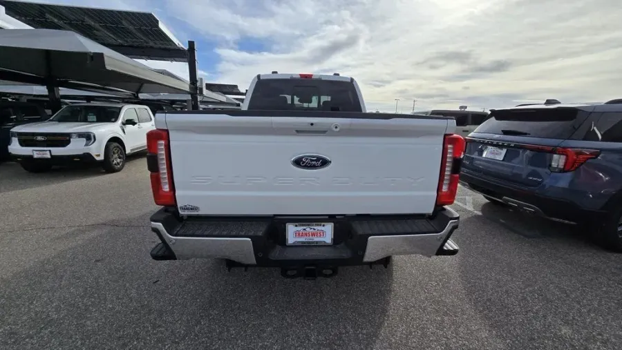 2026 Ford Super Duty F-250 | Photo 14 of 40