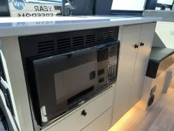 2026 Pleasure-way Plateau RB | Thumbnail Photo 19 of 28