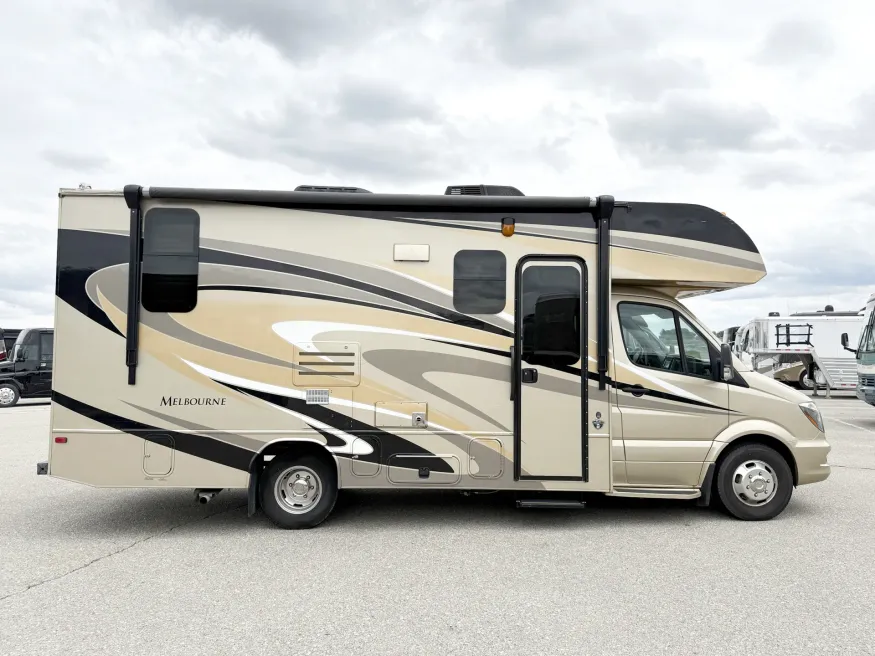 2017 Jayco Melbourne 24LP | Photo 2 of 21