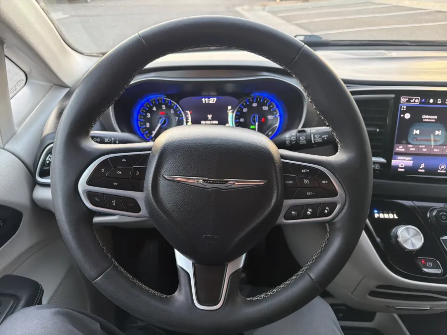 2023 Chrysler Pacifica Touring L | Photo 20 of 22