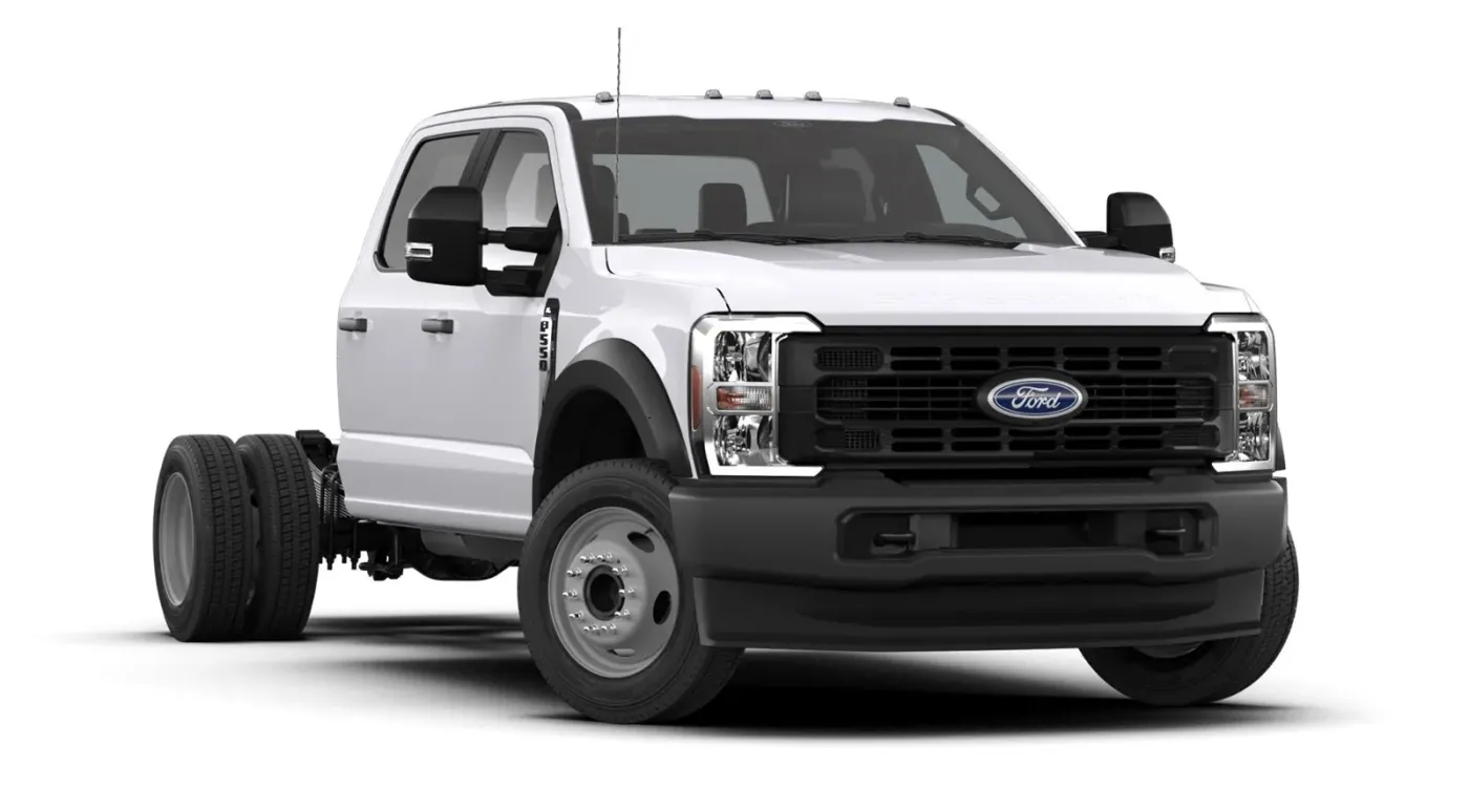 2026 Ford Super Duty F-550 | Photo 4 of 8