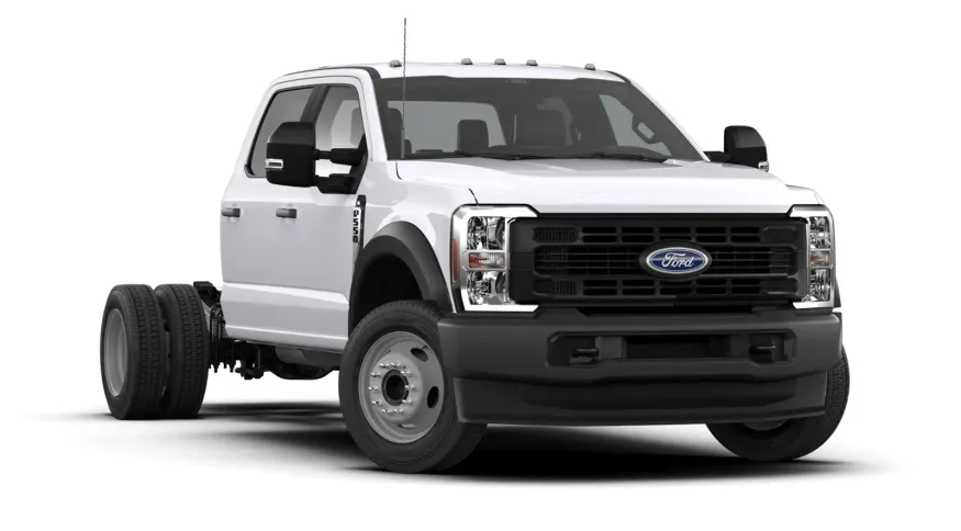 2026 Ford Super Duty F-550 | Photo 4 of 8