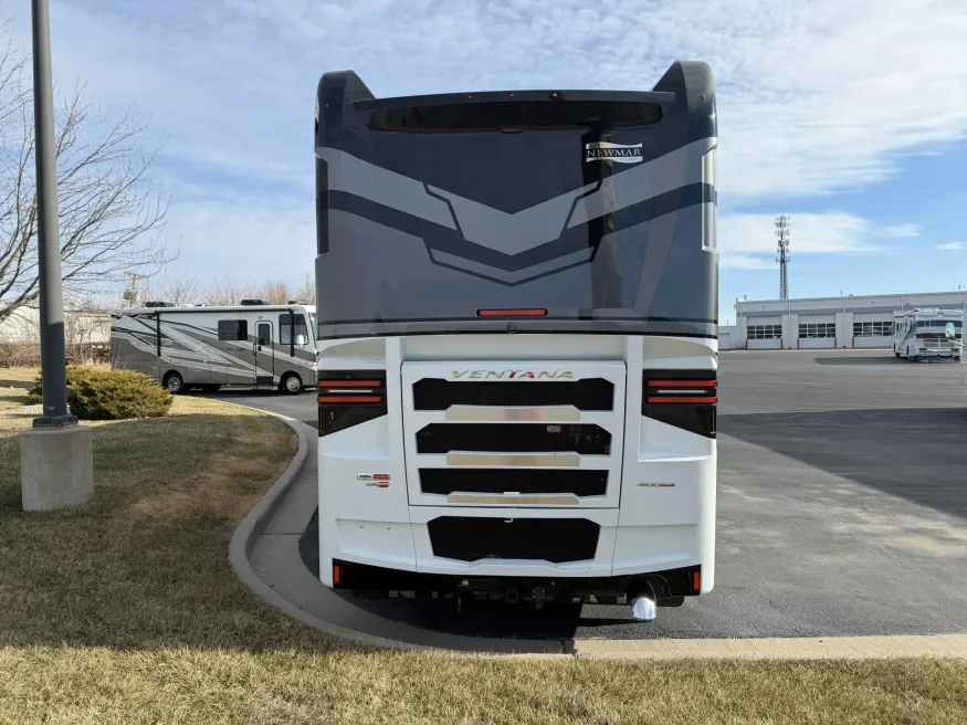 2026 Newmar Ventana 4369 | Photo 6 of 30