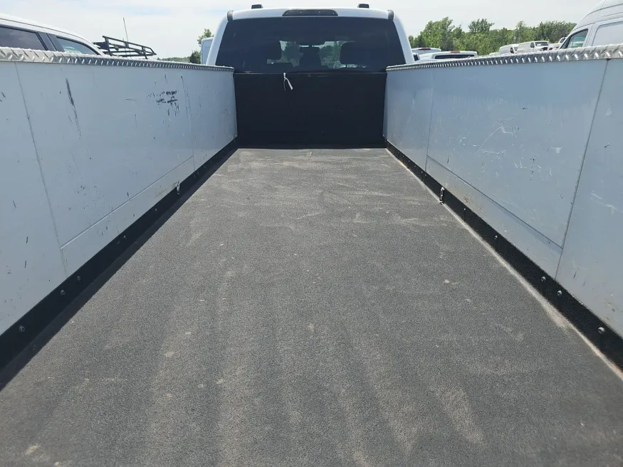 2024 Ford Super Duty F-550 XLT | Photo 4 of 5