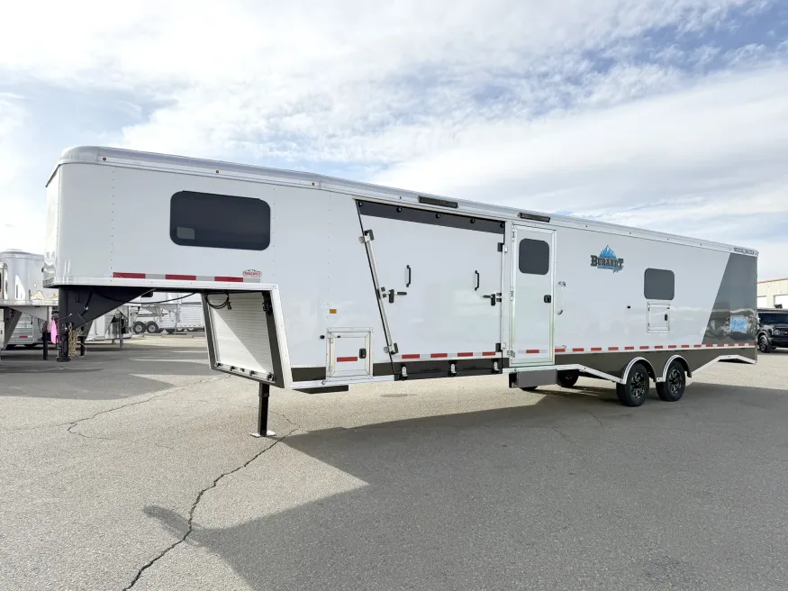 2026 Logan Coach Horse Power Burandt Edition | Photo 21 of 24