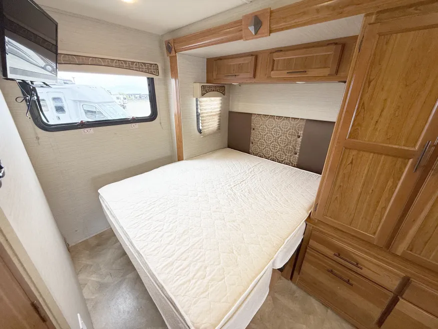 2017 Jayco Melbourne 24LP | Photo 9 of 21