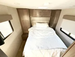 2025 Winnebago Minnie Winnie 31K | Thumbnail Photo 14 of 17