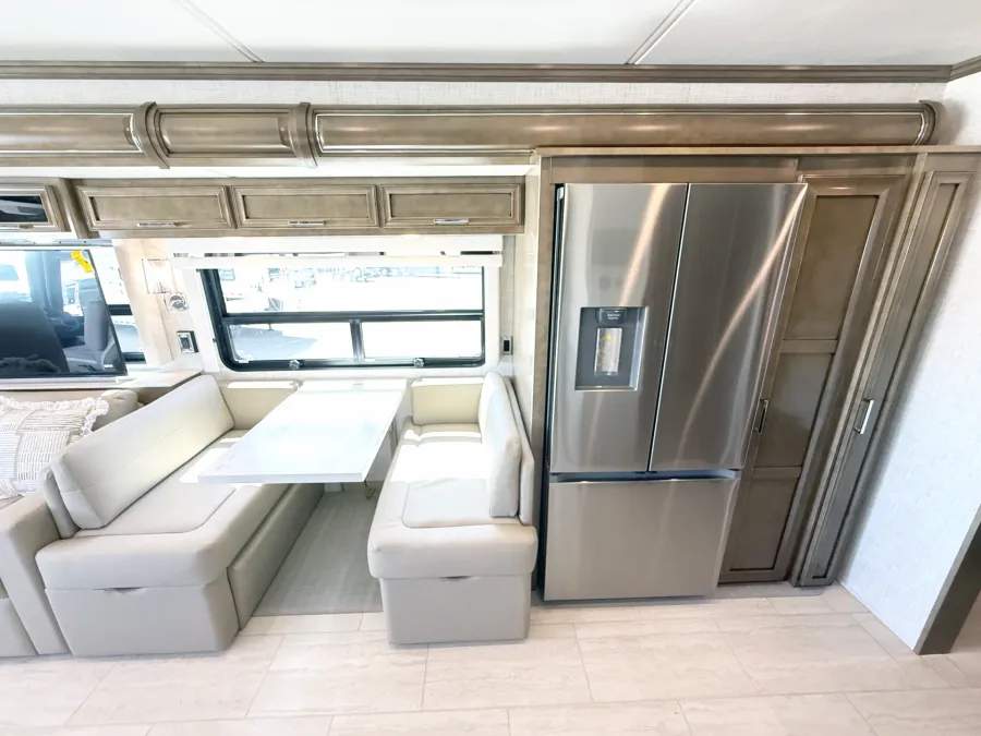 2027 Newmar Ventana 4345 | Photo 12 of 33