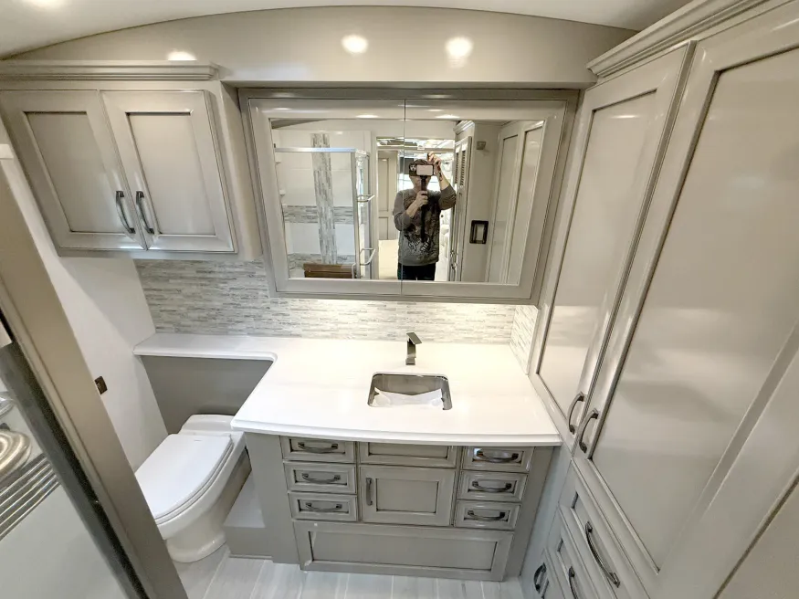 2026 Newmar Dutch Star 4081 | Photo 18 of 30