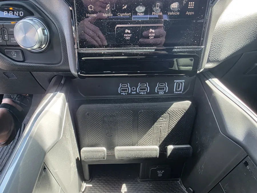 2025 RAM 1500 Laramie | Photo 16 of 17